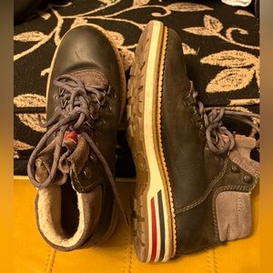 Trivicj Lace up Boots